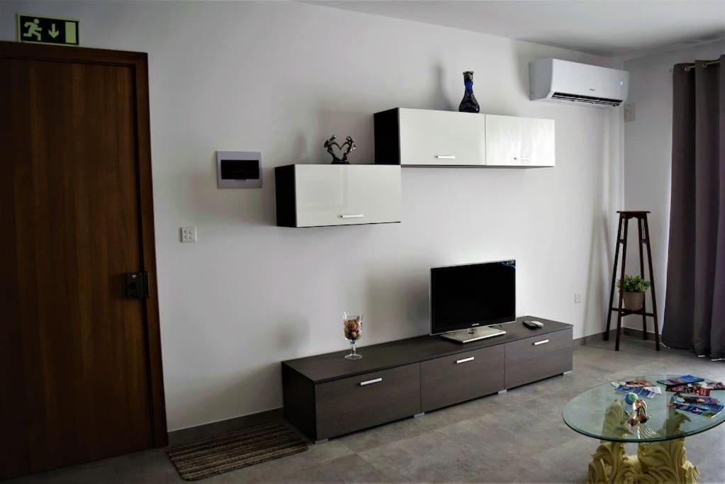 Lovely 3-Bedroom Apartment In L-Iklin Esterno foto