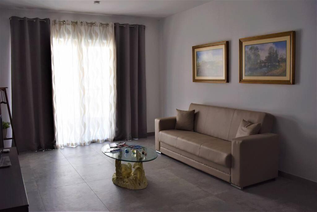Lovely 3-Bedroom Apartment In L-Iklin Esterno foto